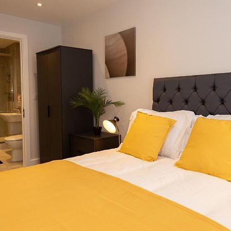 Contemporary 3 Bedrooms Apartment Manchester City Exterior photo