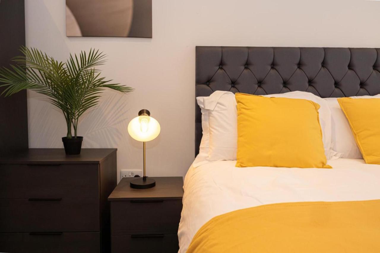 Contemporary 3 Bedrooms Apartment Manchester City Exterior photo