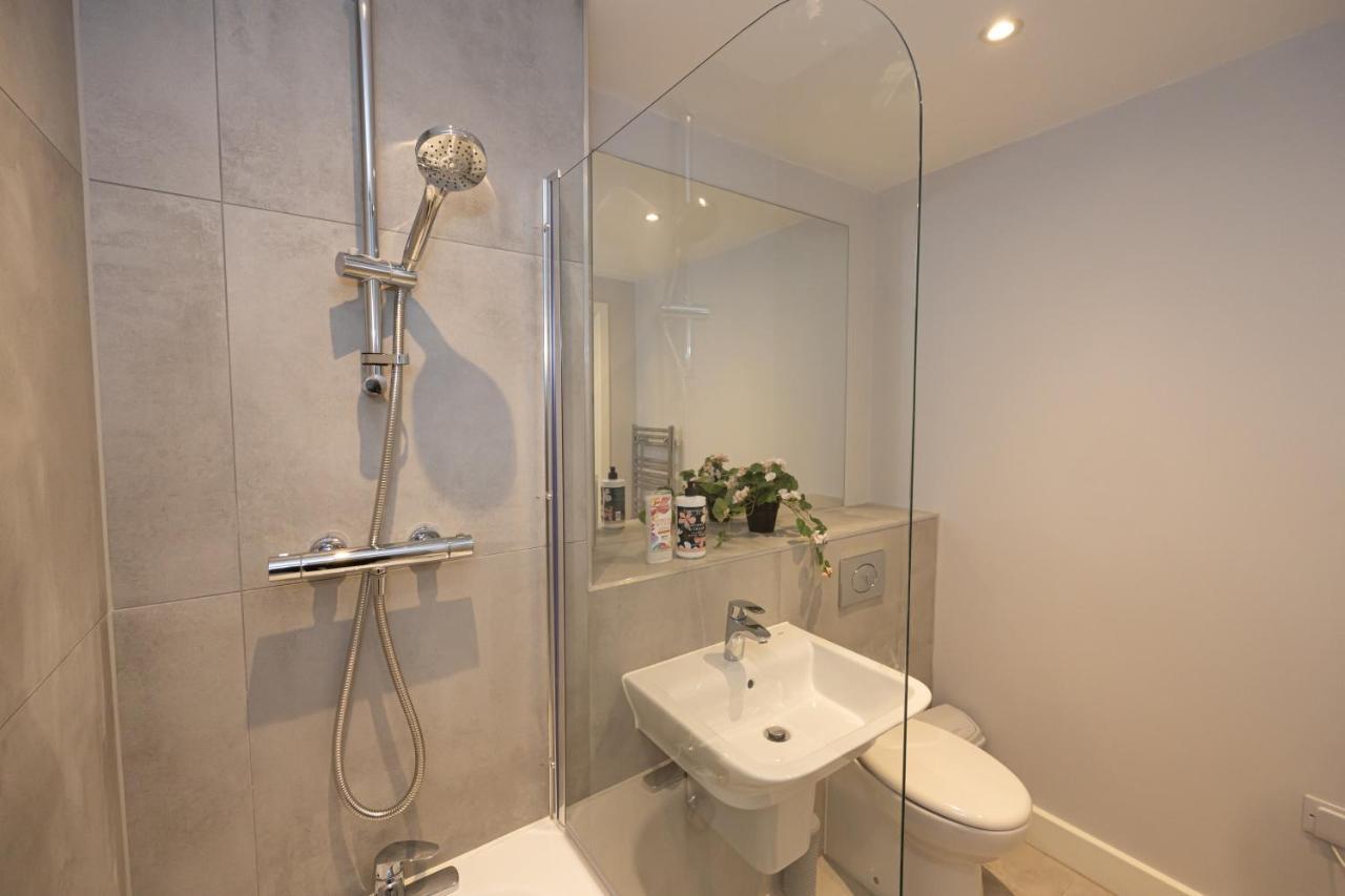 Contemporary 3 Bedrooms Apartment Manchester City Exterior photo